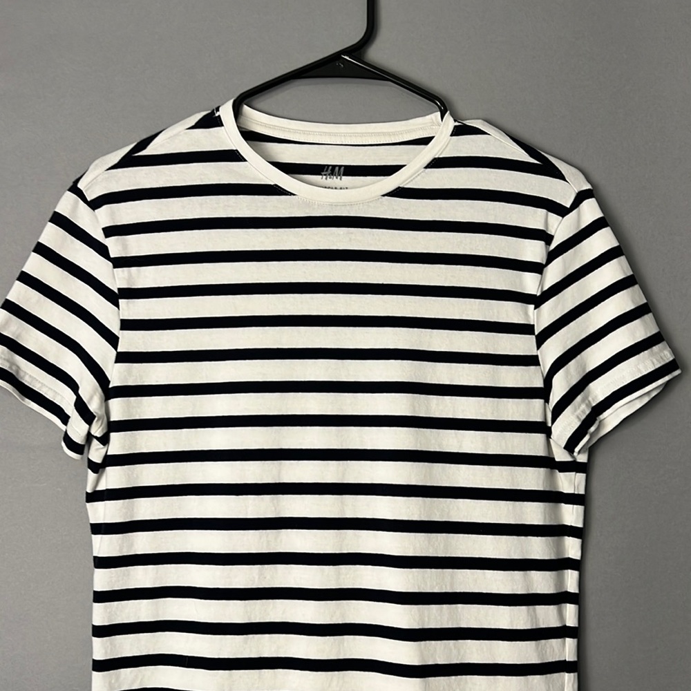 H&M classic muscle tee (MEDIUM)
